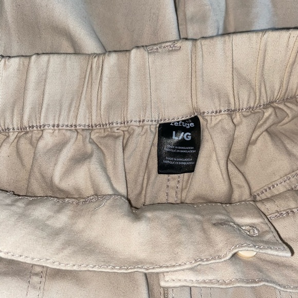 refuge cream cargo pants in good condition. (Worn: 2) - Picture 3 of 3